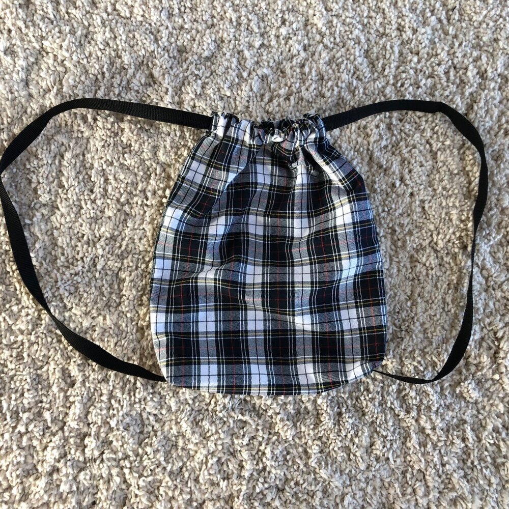 Unique Dennis Uniforms Marymount plaid cinch/backpack bag Excellent 16x12 in